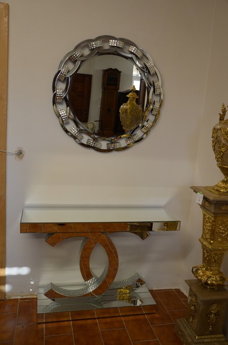 Zrkadlo s konzolovým stolkem