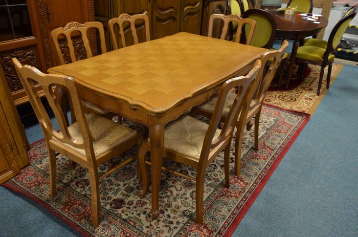 Stôl rozkladací + 6 stoličiek