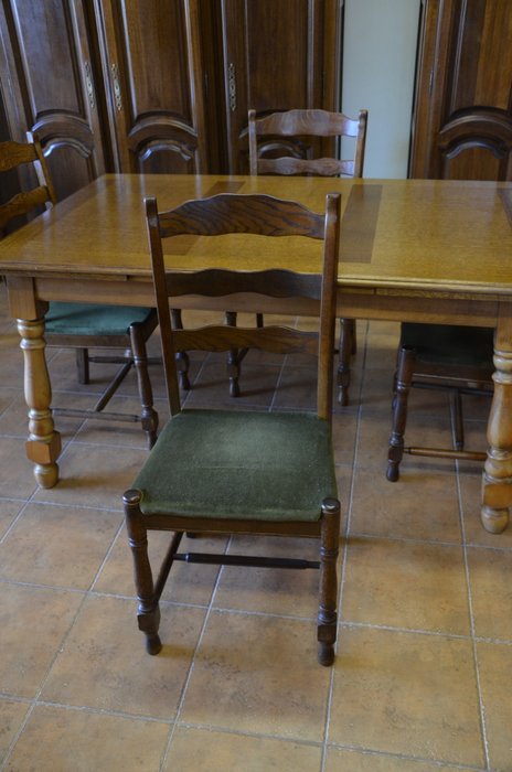 Stůl rozkládací + 4 židle