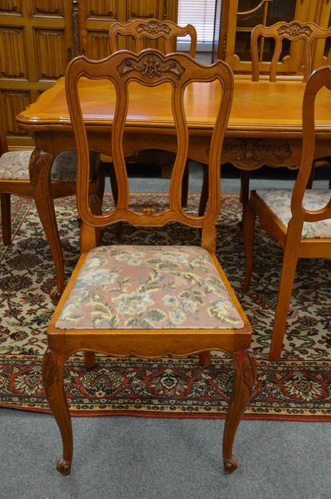 Stůl rozkládací + 6 židlí (původní cena 11.850,-)